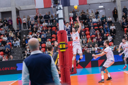 První utkání čtvrtfinálové série Poháru CEV