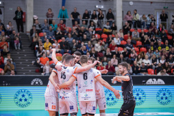 1. zápas semifinále play-off